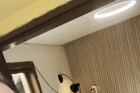 Video, about one minute, without sound: Marek’s mother at the sewing machine; fitting a ring light to the ceiling with a friend; cutting panels; Marek showing the finished sewing studio; a group photo at the end.